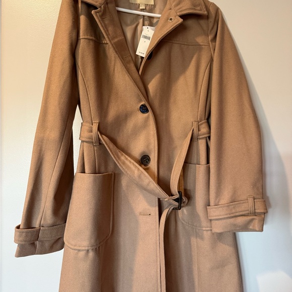 Banana Republic Jackets & Blazers - Women’s Banana Republic Belted Tan Coat w/tortoise shell buttons